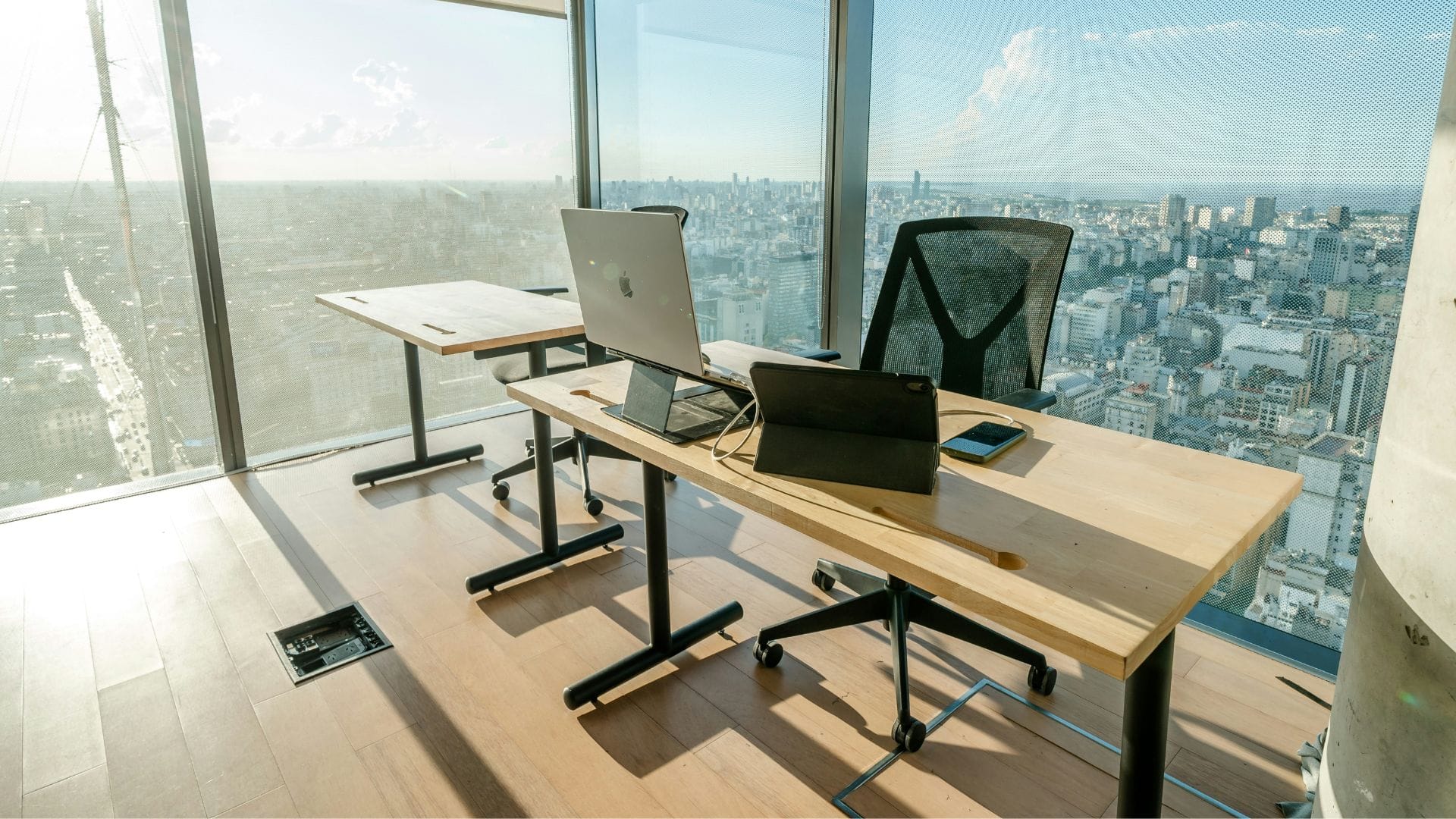 A clean and clear workspace. Photo by Marc Wieland.